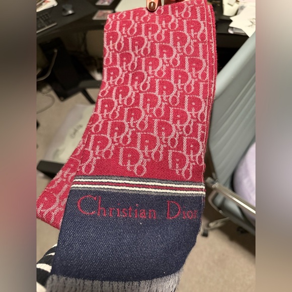 Christian Dior 100% Meringwool scarf - Picture 8 of 17